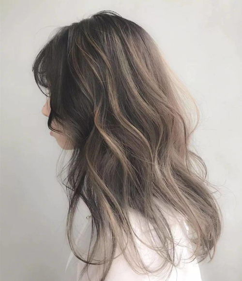 青木亞麻灰 低調的顯白魅力與色彩美學